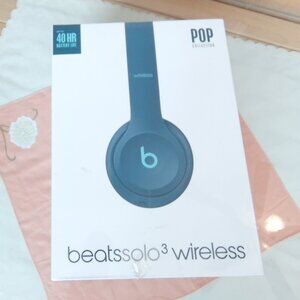 beatssolo3 wireless POP Collection BLUE MRRH2LL/A New in Box Never Used